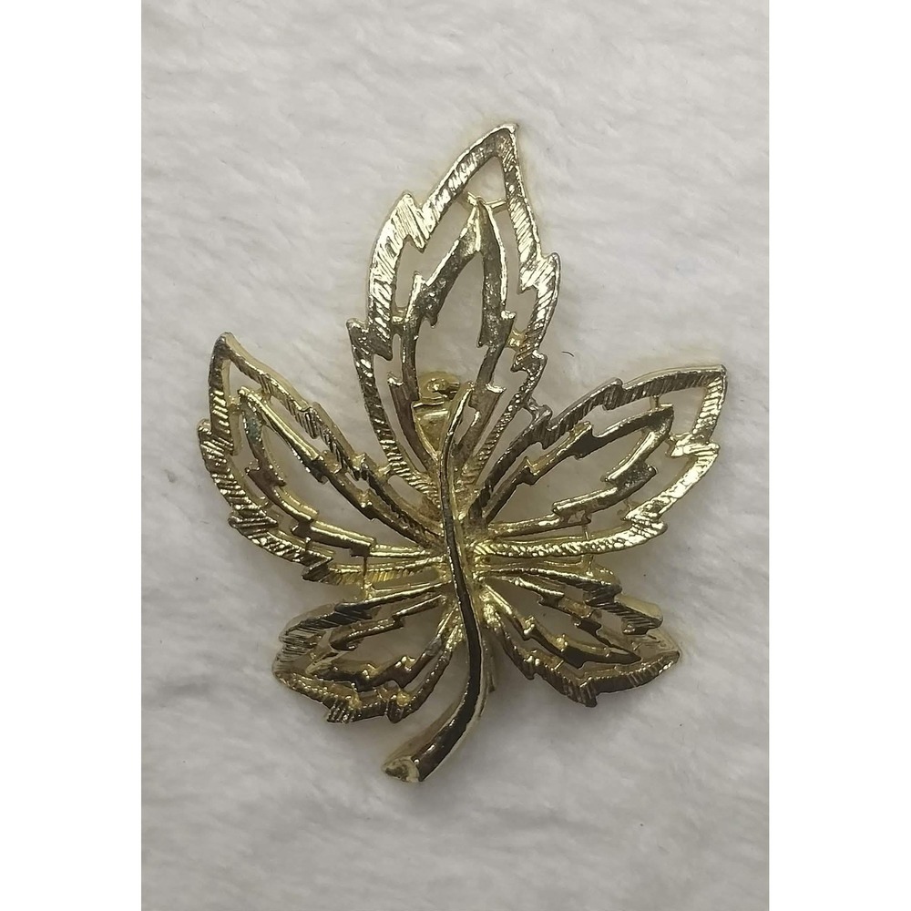 Vintage Gold Tone Textured Open Cutout Maple Leaf Brooch Pin Botanical Fall